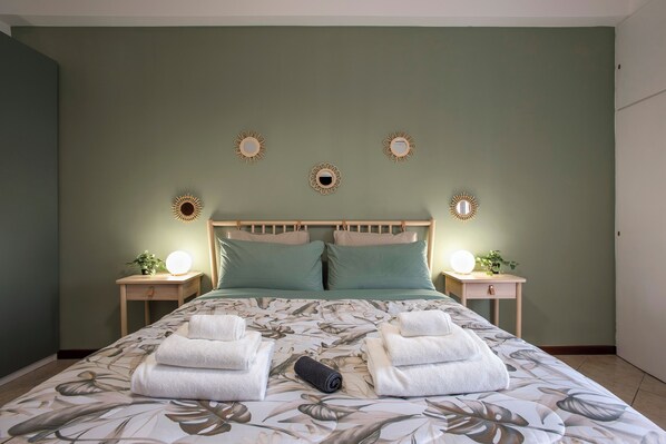 2 bedrooms, iron/ironing board, free WiFi, bed sheets
