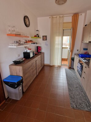 Fridge, microwave, oven, stovetop - B&B Le stanze di Aurora (Palermo)