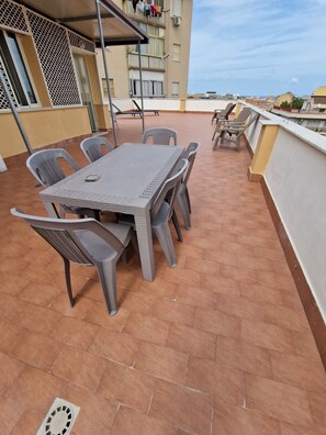 Outdoor dining - B&B Le stanze di Aurora (Palermo)