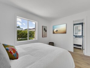 1 bedroom, iron/ironing board, WiFi, bed sheets - Castleton Gardens 204 - Olde Naples Prime Location, Newly Renovated! (Naples)