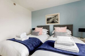 2 chambres, fer et planche à repasser, Wi-Fi, draps fournis