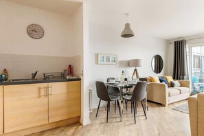 Dining - Harbourside Retreat- Balcony with Harbour Views (Poole)