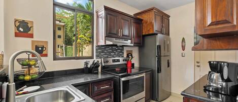 Geladeira, micro-ondas, fogão, cooktop