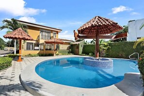 Pool - Group-Friendly Villa with Pool Near Coco Beach (Playas del Coco)