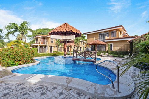 Villa with Pool, Gated Playas del Coco Getaway