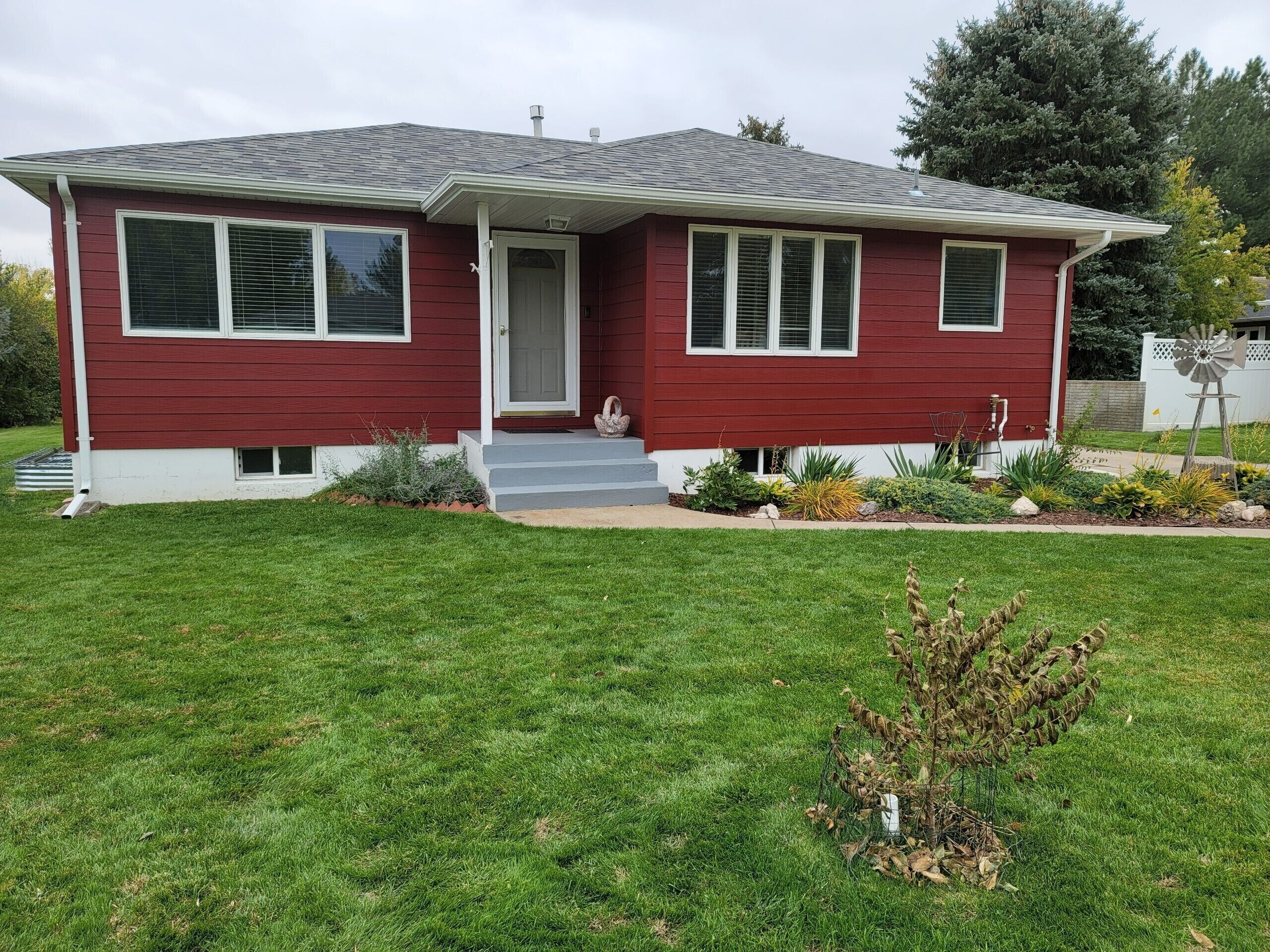 4 Bedroom House with Nebraska Charm and Large Backyard