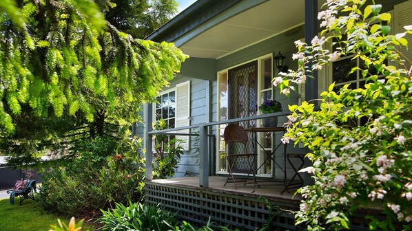 Terrace/patio - Foxmere - Pet Friendly with Spa in the heart of Daylesford! (Daylesford)
