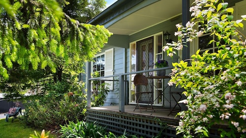 Foxmere - Pet Friendly with Spa in the heart of Daylesford!