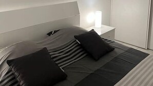 2 habitaciones, tabla de planchar con plancha, cuna de viaje y wifi