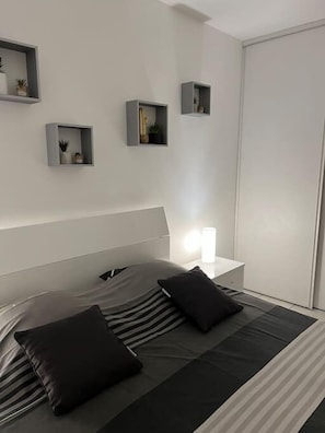 2 chambres, fer et planche à repasser, lit de bébé portatif, Wi-Fi