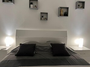 2 bedrooms, iron/ironing board, travel cot, WiFi