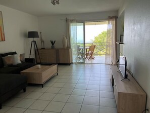 TV - ZABANA LODGE - Pleasant apartment with outdoor terrace and sublime view of the Caribbean Sea (SAINT CLAUDE)