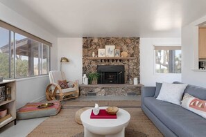 TV, fireplace, stereo, offices - Sommer Ranch By Homestead Modern (Yucca Valley)