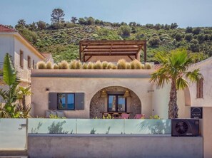 Exterior - Kaliva Residence, Luxe sea front villa-heated pool (Kalyves)