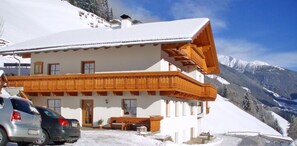 Exterior - Apartment "Niederkoflhof Durreck" with Mountain View, Balcony & Wi-Fi (Valle Aurina)
