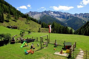Children’s area - Holiday Apartment "Niederkoflhof Klausberg" with Mountain View, Balcony & Wi-Fi (Valle Aurina)