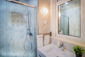 Shower, hair dryer, towels - Cozy Central Downtown II by Central Hill (Lisboa ciudad)