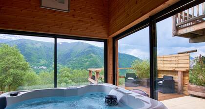 Chalet "La Traverse" avec vue sur les montagnes, bain Ă remous & Wi-Fi