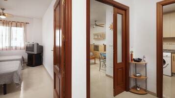 1 slaapkamer, een strijkplank/strijkijzer, gratis wifi, beddengoed