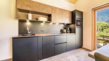 Réfrigérateur, micro-ondes, plaque de cuisson, lave-vaisselle