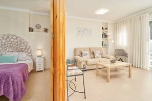 1 slaapkamer, een strijkplank/strijkijzer, gratis wifi, beddengoed