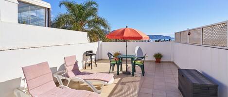 屋外ダイニングエリア