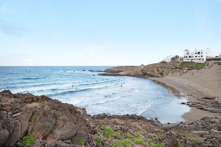 Beach. Holiday Home "El Drago" with Mountain Views, Pool and Wi-Fi