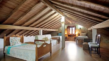 4 bedrooms, iron/ironing board, bed sheets