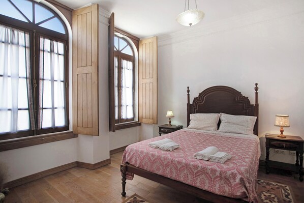 4 Schlafzimmer, Bügeleisen/Bügelbrett, Bettwäsche