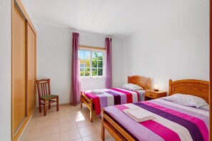 2 bedrooms, iron/ironing board, free WiFi, bed sheets - Apartment "Algarve I" with Mountain View, Shared Pool & Wi-Fi (Olhos de Água)