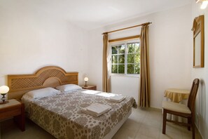 1 slaapkamer, een strijkplank/strijkijzer, gratis wifi, beddengoed