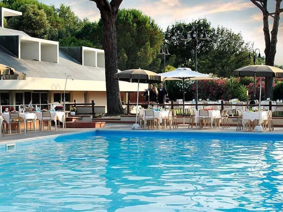 Piscine extérieure (ouverte en saison)