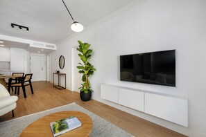 Smart TV, Netflix, streaming services