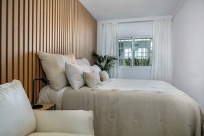 1 slaapkamer, een strijkplank/strijkijzer, gratis wifi, beddengoed