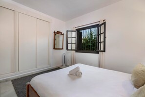 2 dormitorios, tabla de planchar con plancha, wifi gratis y ropa de cama