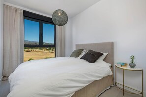 4 slaapkamers, een strijkplank/strijkijzer, gratis wifi, beddengoed