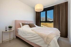 4 عدّة غرف نوم ومكواة/لوح كي وواي فاي مجانًا وملاءات أسرّة