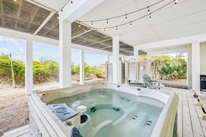 Banyera d'hidromassatge a l'aire lliure