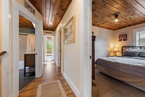 4 Schlafzimmer, Schreibtisch, Bügeleisen/Bügelbrett, Reisekinderbett