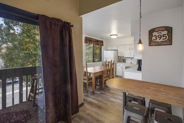 Dining - La Vista Blanc 76- Nice Condo Close to Red Line Sh (Mammoth Lakes)