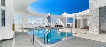 Wood Summer 2B W/Parking, Wifi & View.