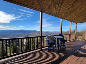 Outdoor dining - Unbeatable views at 5,200 ft and walking distance to slopes. (Sugar Mountain)