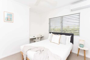 3 bedrooms, desk, iron/ironing board, WiFi (free)
