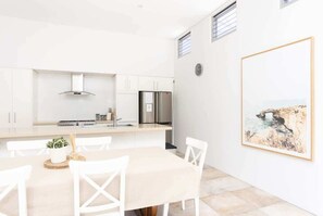 Dining - Magnolia Beach House (Casuarina)