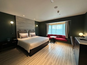 Deluxe-Zimmer | Minibar, Zimmersafe, Schreibtisch, laptopgeeigneter Arbeitsplatz