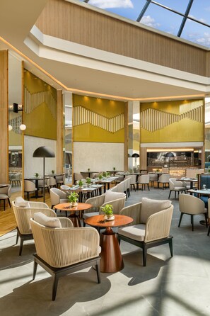 Daily buffet breakfast (INR 1400 per person)