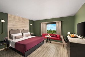 Premium Room | 1 bedroom, minibar, in-room safe, desk