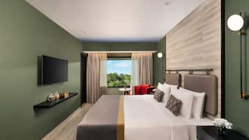 Minibar, coffres-forts dans les chambres, bureau