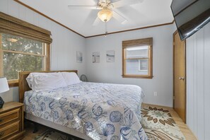 3 bedrooms, iron/ironing board, travel crib, free WiFi