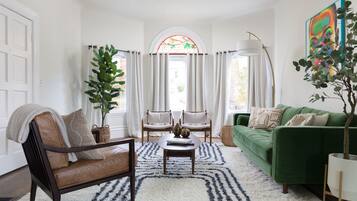 Smart TV, table tennis, stereo, printers